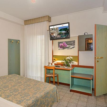Hotel Paris Lido di Camaiore Exterior photo