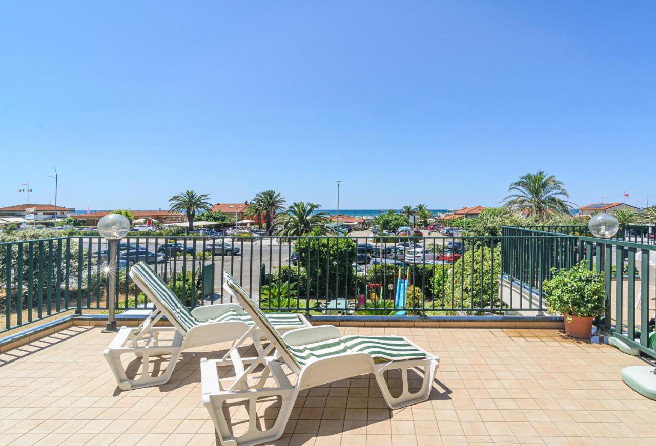 Hotel Paris Lido di Camaiore Exterior photo