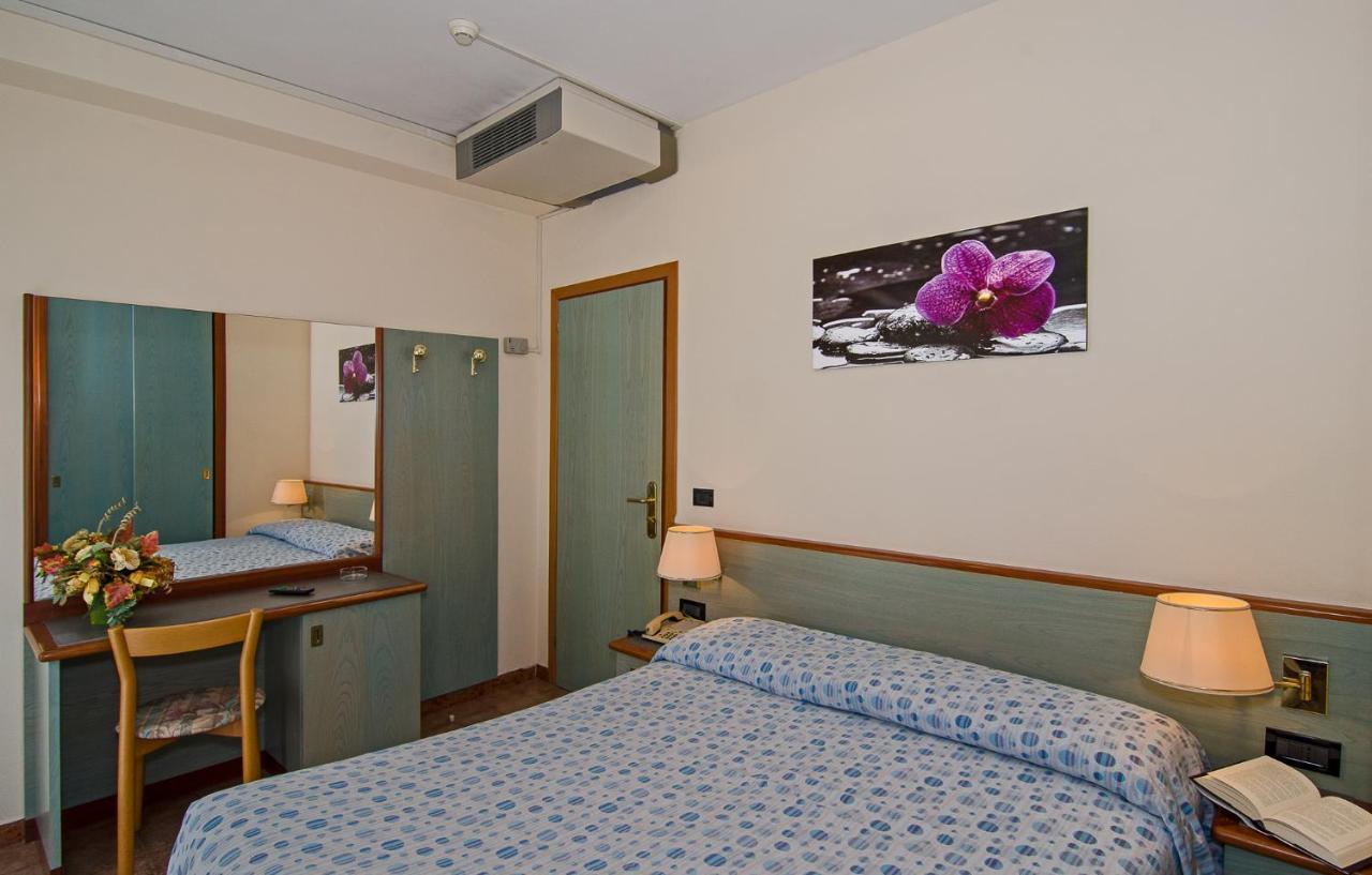 Hotel Paris Lido di Camaiore Exterior photo