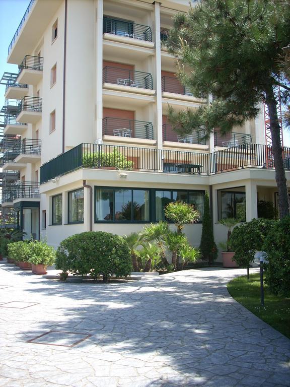 Hotel Paris Lido di Camaiore Exterior photo