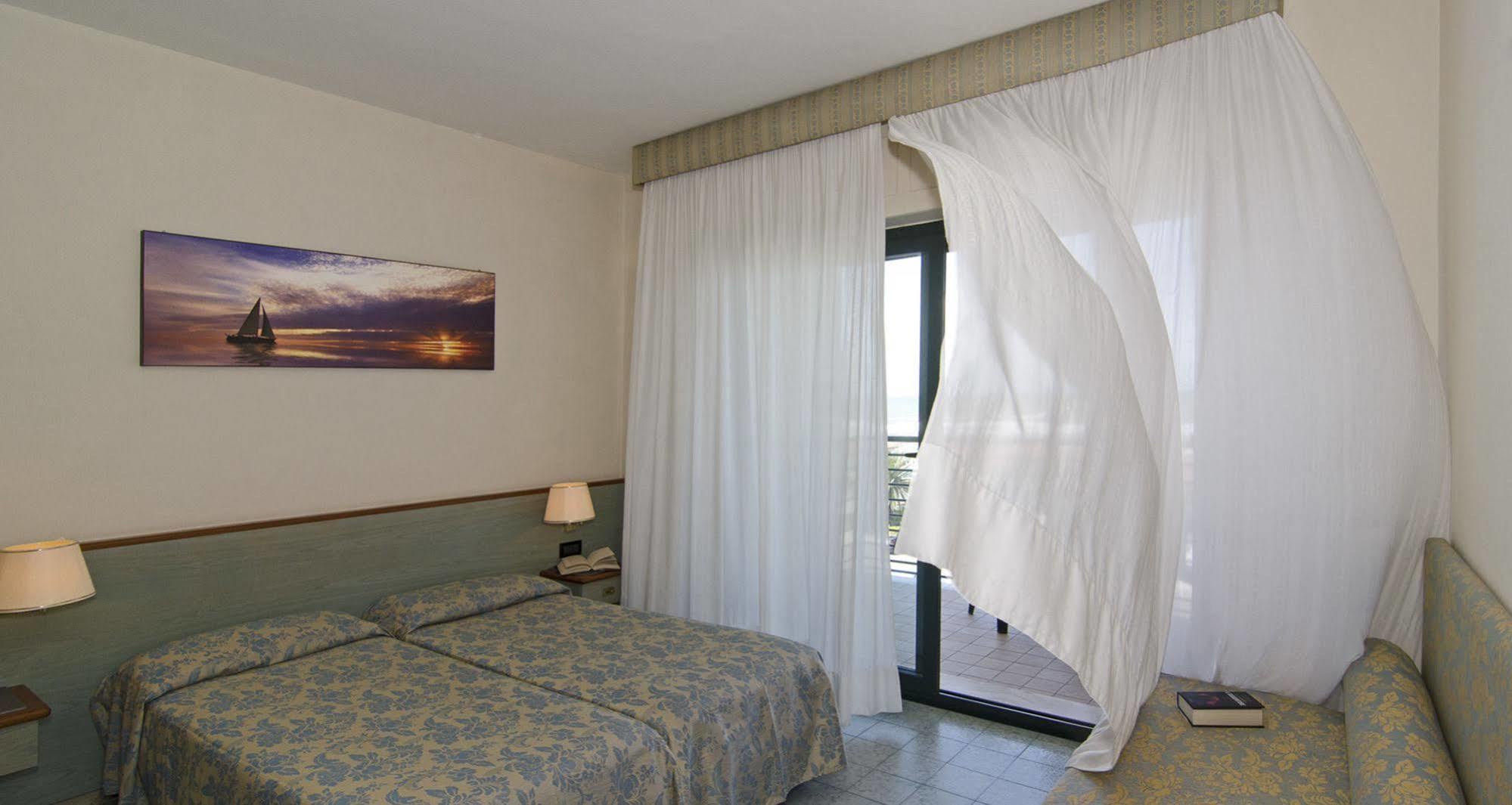 Hotel Paris Lido di Camaiore Exterior photo