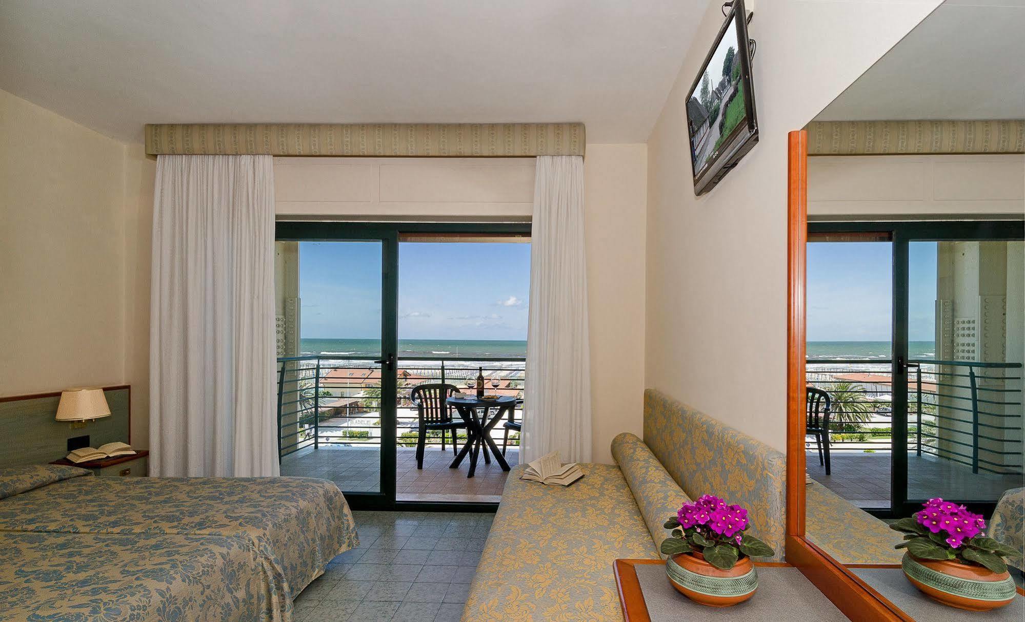 Hotel Paris Lido di Camaiore Exterior photo