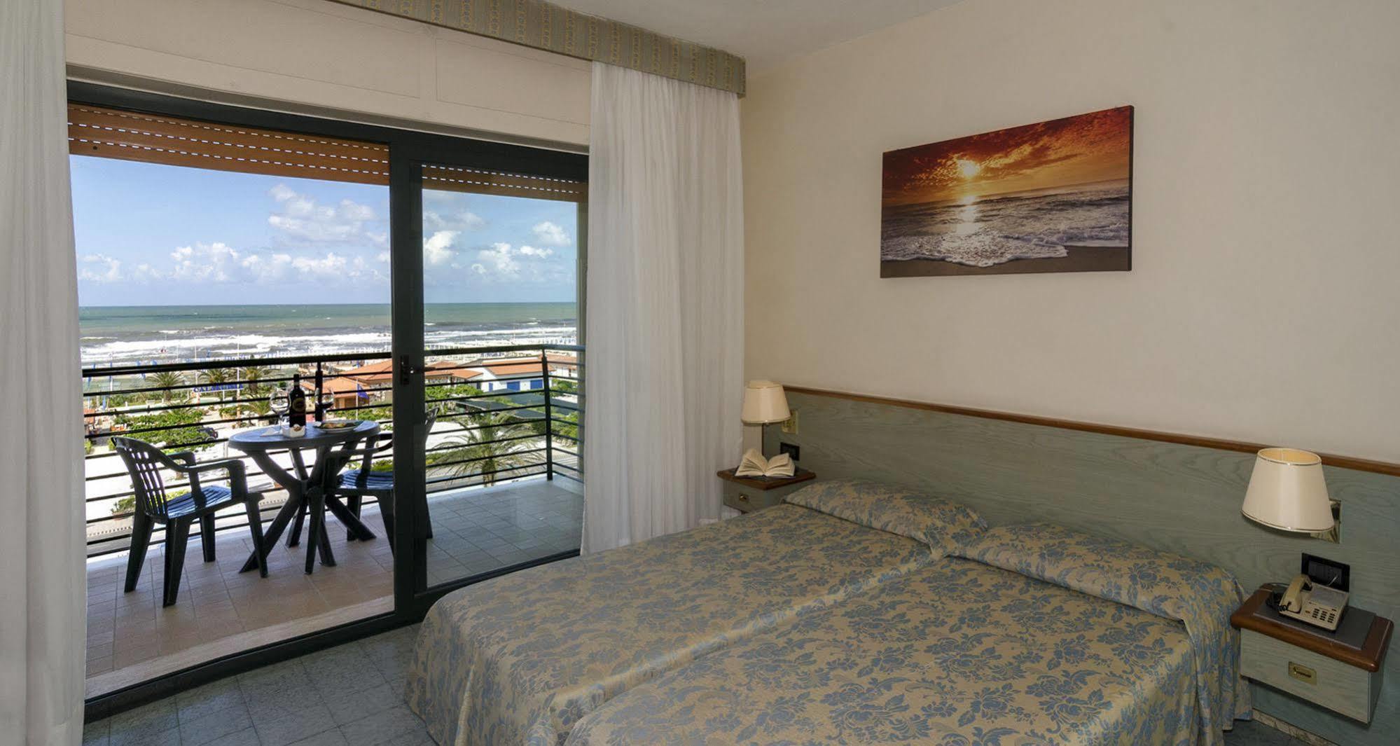 Hotel Paris Lido di Camaiore Exterior photo
