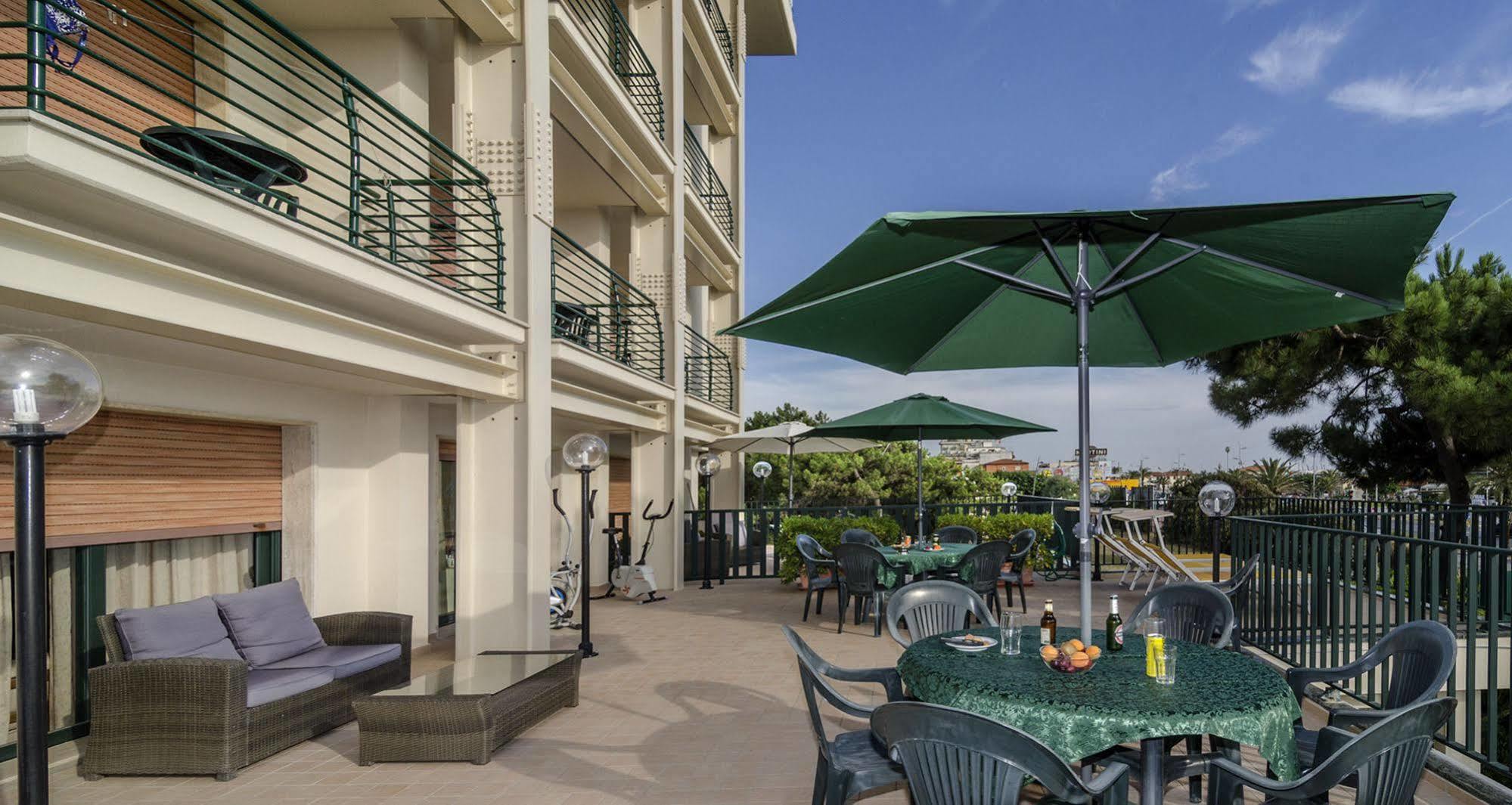 Hotel Paris Lido di Camaiore Exterior photo